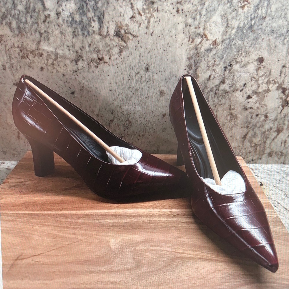 Vince Croc-Embossed Pointed Toe Mid Heel Pump - Wine